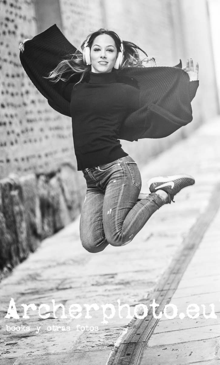Andrea Vidaurre saltando, books de fotos para bailarinas