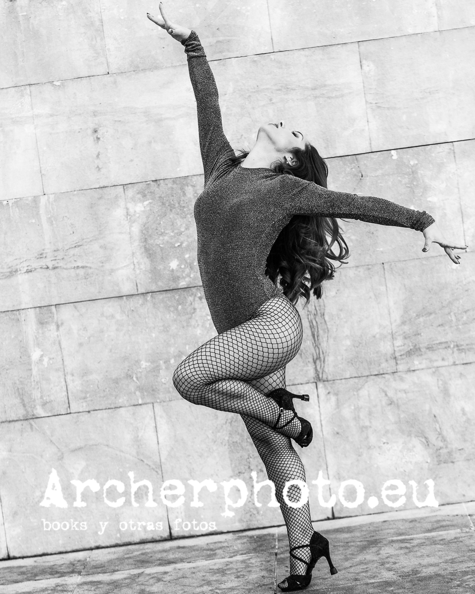 Andrea Vidaurre Dancing In The Street 7, fotografia de danza por Sergi Albir, fotografo en Valencia