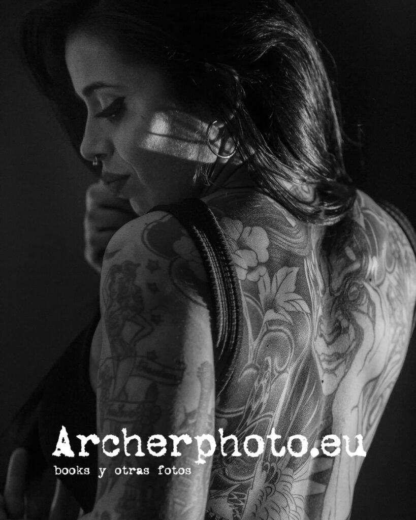 LissVonK66, retrato en estudio, modelo tatuadas, por Archerphoto, fotógrafo fitness y retrato València