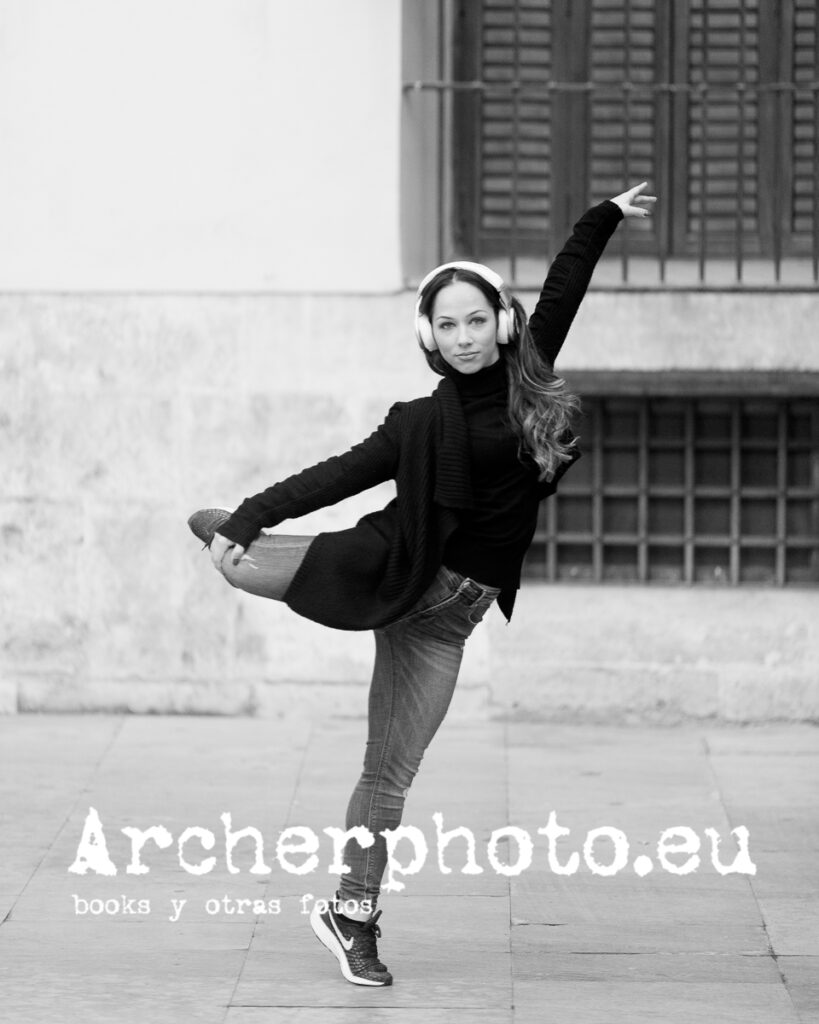 Andrea Vidaurre Dancing In The Street 12. Imagen de Archerphoto, fotógrafo en València.