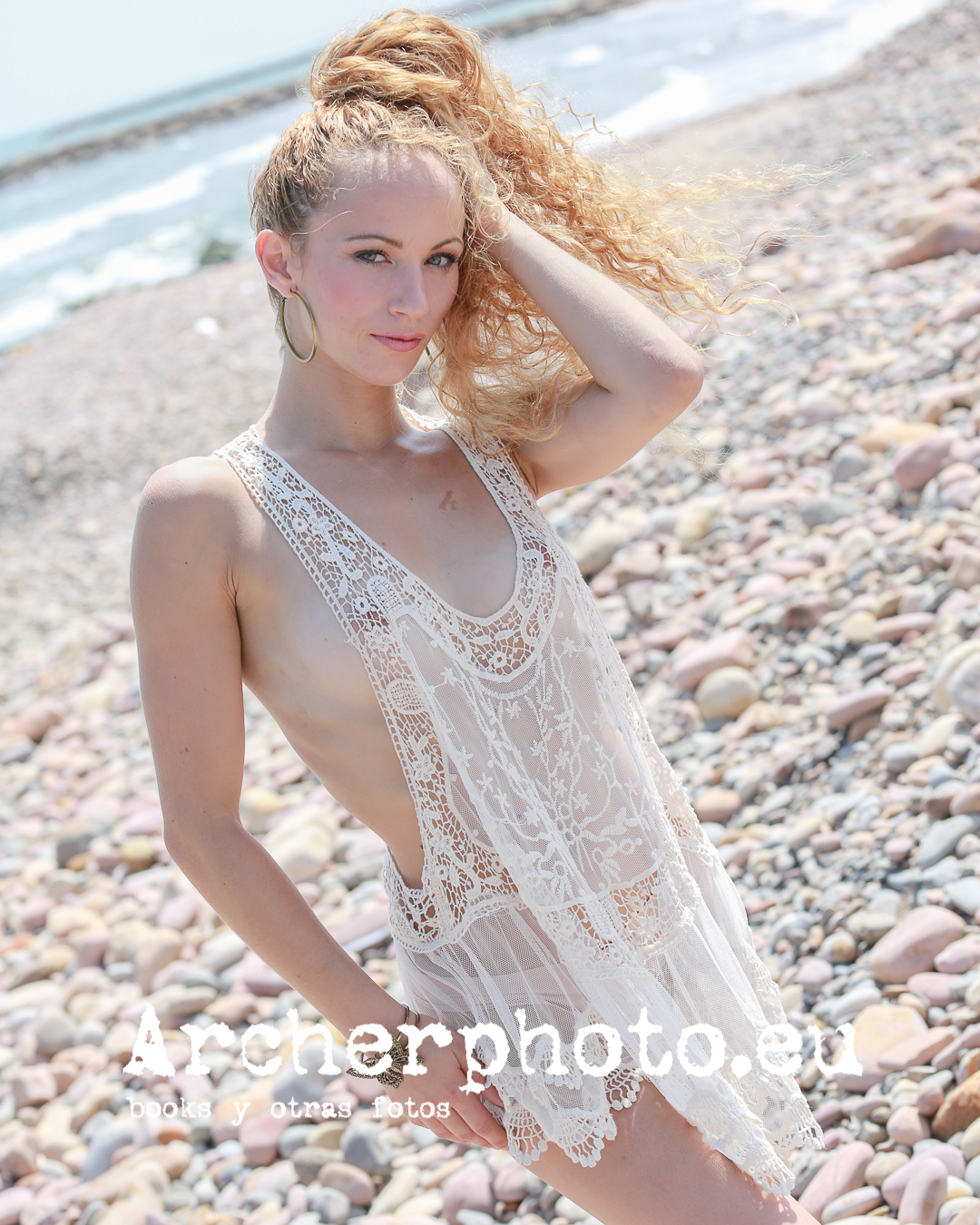 Rebeca, 2015 (8), retrato en la playa por Archerphoto, fotógrafo profesional València