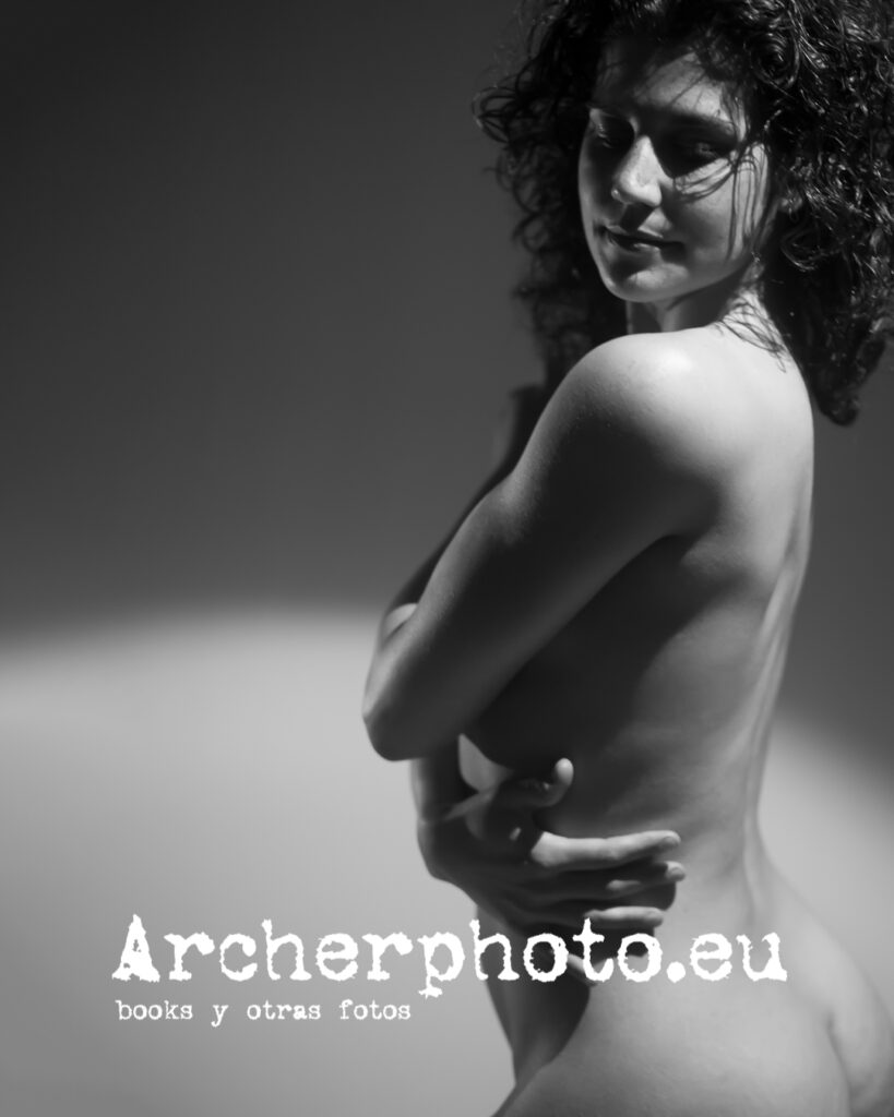 A session in April 2022 with Laura. Picture by Archerphoto, professional photographer in Valencia, Spain. Laura, April 2022 (1)