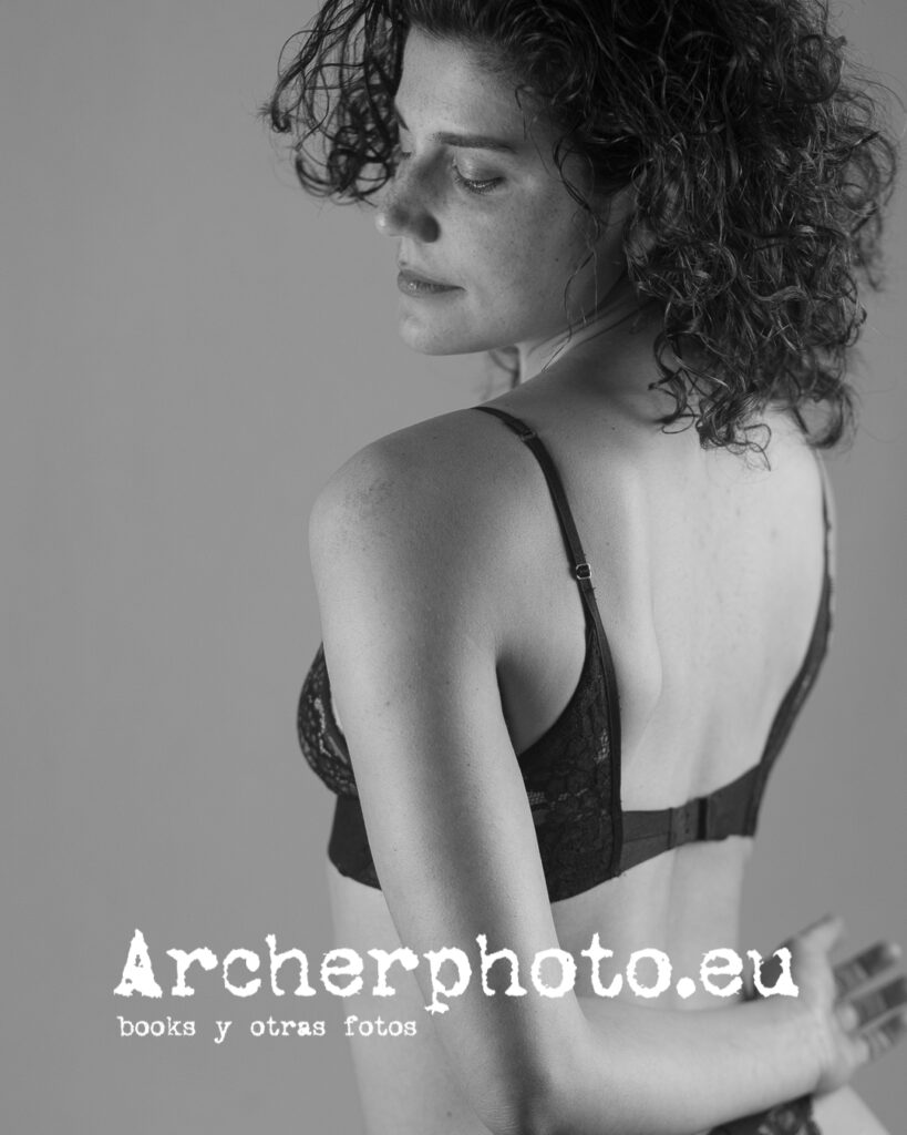A session in April 2022 with Laura. Picture by Archerphoto, professional photographer in Valencia, Spain. Laura, April 2022 (3)