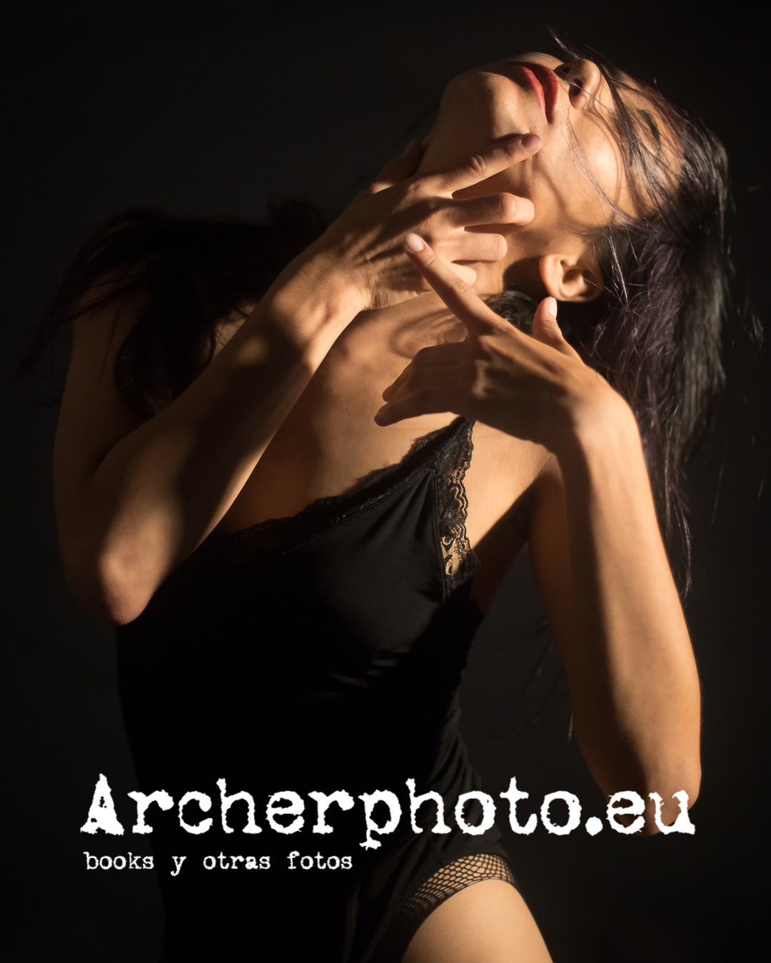 Sesión de fotos con Dariga, bailarina, en agosto de 2022. Imagen de Archerphoto, fotógrafo profesional en València. Dariga, August 2022 (2)