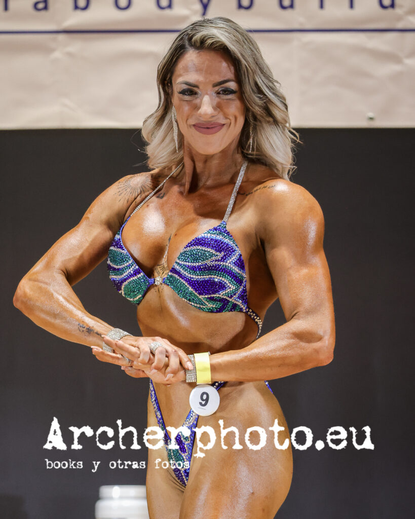 Campeonato de fisicoculturismo y fitness 6-11-2022: Ana Penella, 2022, ganadora Fitness Beauty, Mr. Universe CIBB Llíria