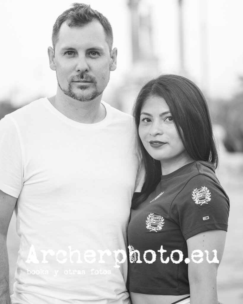 Una sesión de fotos en exteriores. Foto de Archerphoto, fotógrafo profesional en València. Tomás y Katherine, 2022 (1), fotografía de pareja.