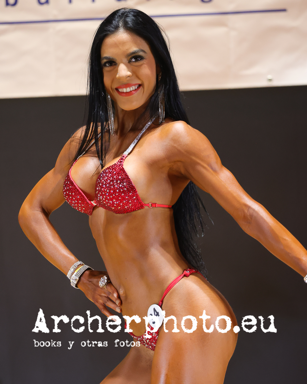 Campeonato de fisicoculturismo y fitness 6-11-2022: Lydia Alzurut, 2022, ganadora Bikini First Time, Mr. Universe CIBB Llíria