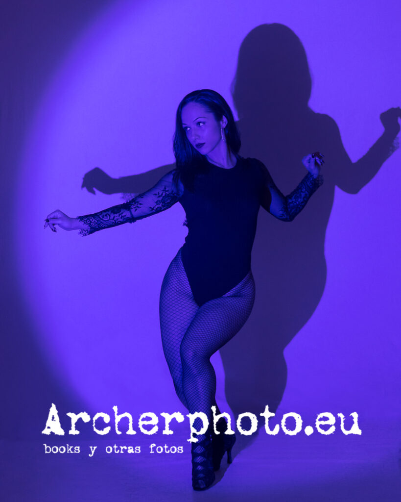 Andrea Vidaurre 2023 (3), sesión de fotos con Andrea Vidaurre, profesora y bailarina de salsa en València, España.
