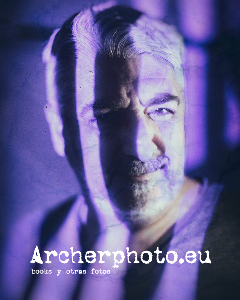 Myself, 2023. Autorretrato en mi estudio, en Valencia, España, por Archerphoto, fotógrafo profesional para empresas y particulares.