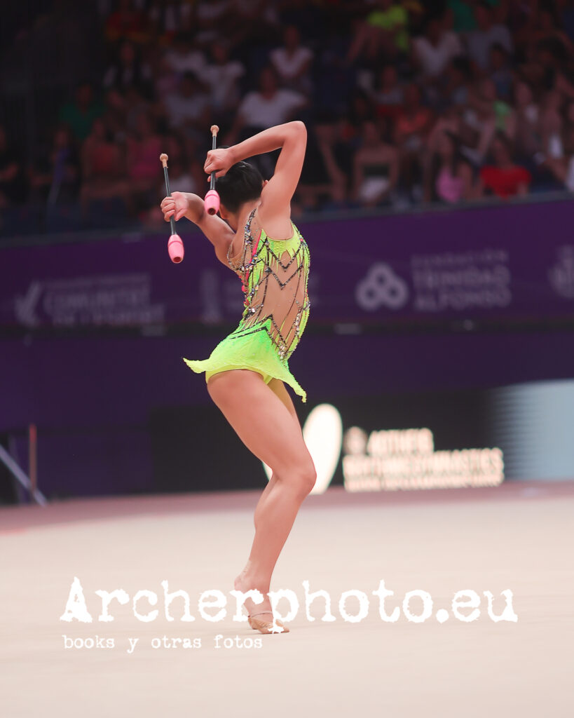 Breanna Labadan (1), 40th FIG Rhythmic Gymnastics World Championships Valencia 2023, clubs, pic by Archerphoto, photographer in Spain