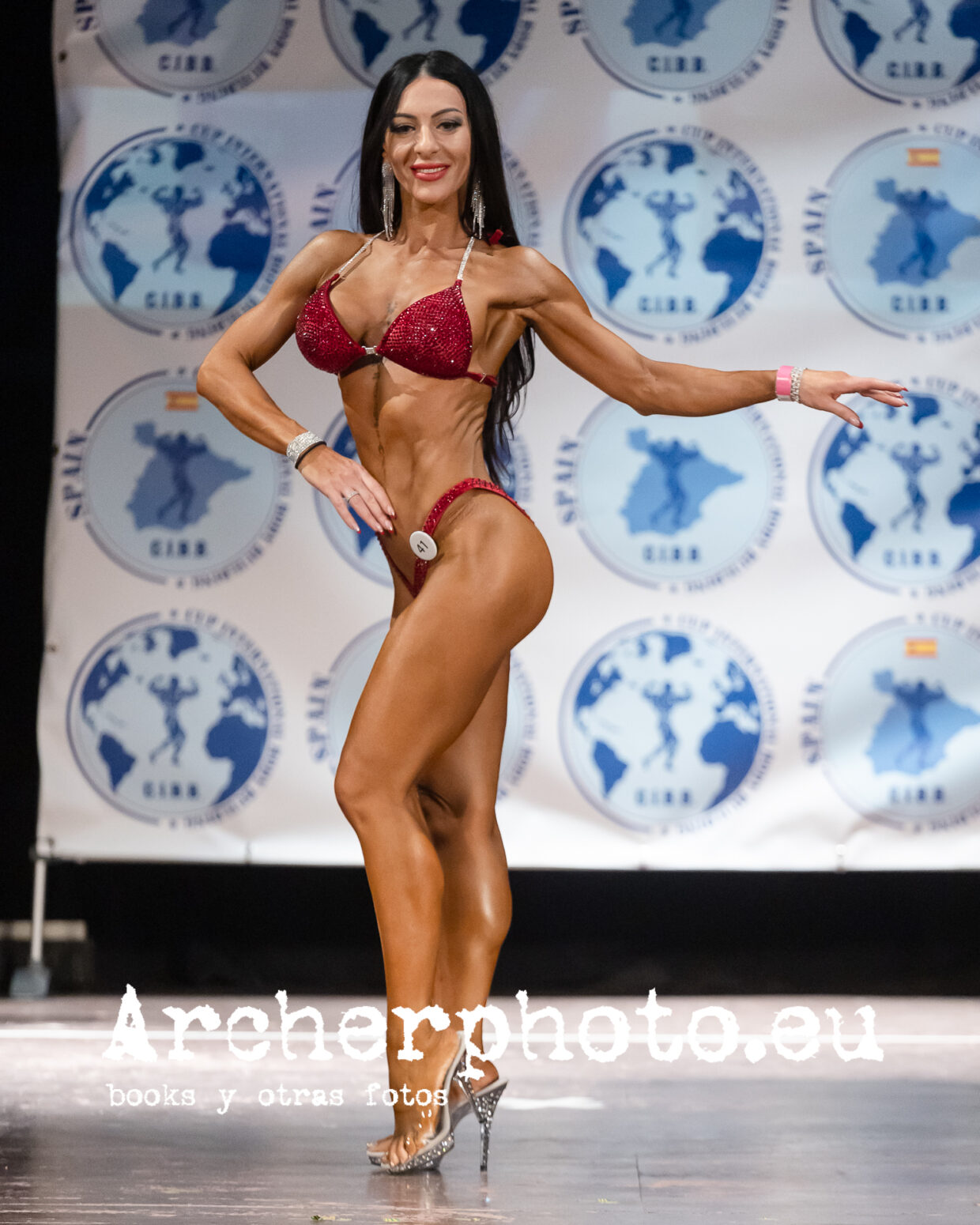 Paula Otaryan, 2023, ganadora Miss Bikini +40, CIBB World Championships Chiva. Pic by Sergi Albir, Archerphoto.